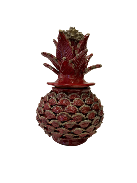 Piña de barro vidriado rojo con técnica de conchita y bordes marfil, artesanal de Michoacán.