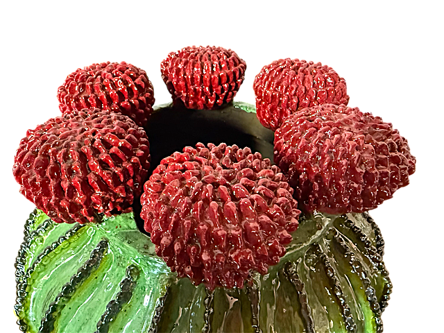 Detalle de fruto de la biznaga de barro vidriado de San José De Gracia de venta en Mansion Iturbe Artisans Collection