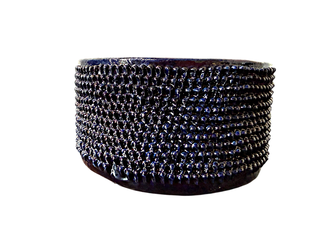 Centro de mesa de barro vidriado azul cobalto hecho a mano por la artesana Lupita en San José de Gracia, Michoacán - Mansión Iturbe Artisans Collection.