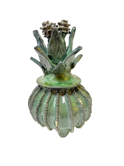 Piña de biznaga en tono verde turquesa grisáceo, creada por la artesana Doña Luz para Mansion Iturbe Artisans Collections