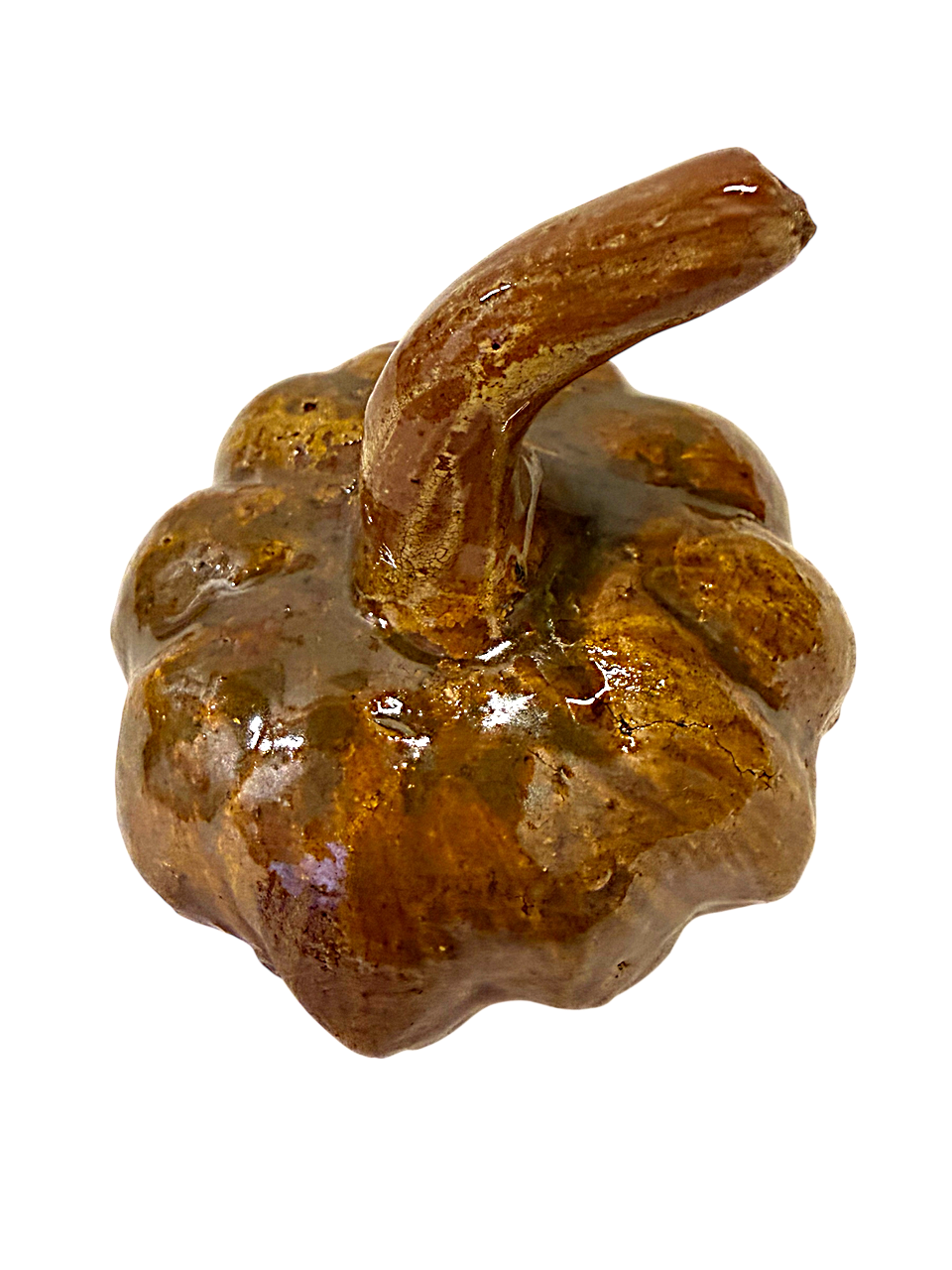 Plano medio frontal de calabaza artesanal de barro vidriado ámbar, opción de regalo sostenible con identidad cultural mexicana