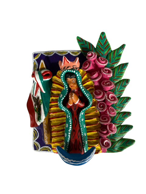 Retablo de la Virgen de Guadalupe de Ocumicho en barro policromado con base morada y flores rosas, vista frontal, elaborado a mano por la artesana Domitila para Mansión Iturbe Artisans Collection.