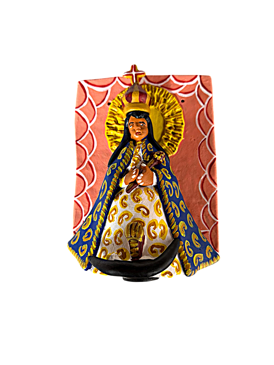 Virgen de la Salud de Pátzcuaro hecha a mano de barro con la tecníca de Ocumicho por una mujer artesana, compra artesanias que apoyan a las mujeres artesanas de Michoacán