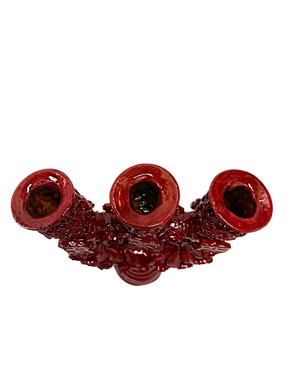 candelabro de barro vidriado rojo de San José de Gracia Michoacán, candelabro de corazón, pieza de colección de arte popular mexicano, con la curaduría de Mansión Iturbe Artisans Collection.
